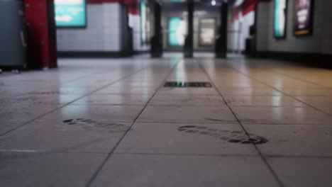 Inside-of-an-empty-subway-metro