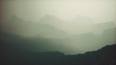 Tiefer-Nebel-Im-Berg-Von-Afghanistan-In-Der-Nacht