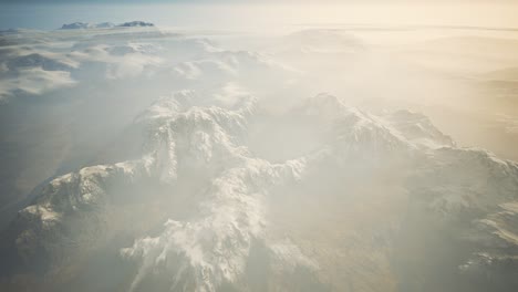 Alpengebirgsluftaufnahme-Fliegend