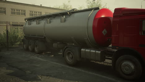 fuel-truck-for-transport-fuel-to-petrochemical-oil-refinery