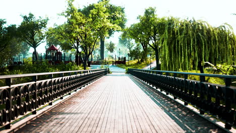 Alte-Brücke-Im-Park-Im-Sommer