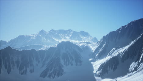 Vista-Panorámica-De-La-Montaña-De-Picos-Nevados-Y-Glaciares