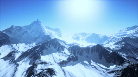 Altas-Montañas-Bajo-La-Nieve-En-Invierno