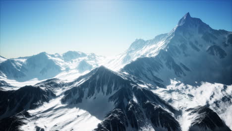 Vista-Panorámica-De-La-Pista-De-Esquí-Con-Las-Montañas