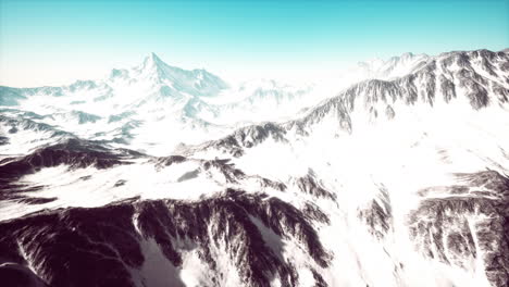 Paisaje-Montañoso-Del-Cáucaso-Invernal-Con-Glaciares-Blancos-Y-Pico-Rocoso