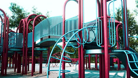 Parque-Infantil-Vacío-Y-Colorido-En-El-Parque