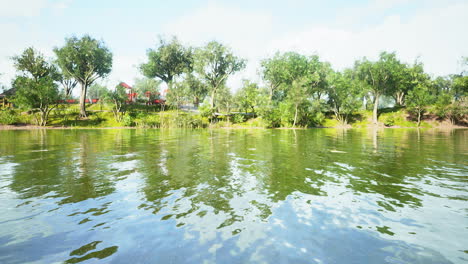 Beautiful-lake-garden-with-reflection