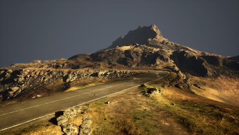 Vista-Panorámica-Del-Océano-Atlántico-Y-La-Carretera-En-Los-Fiordos-Del-Este