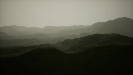 Landschaft-Der-Vom-Nebel-Bedeckten-Dolomitenkette