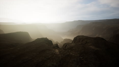 Grand-Canyon-Nationalpark-Im-Nebel-Bei-Sonnenuntergang