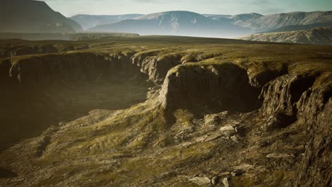 Paisaje-Típico-De-Las-Colinas-Verdes-De-Islandia