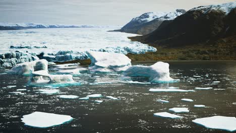 Antarctic-icebergs-near-rocky-beach