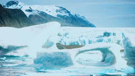 Icebergs-Antárticos-Cerca-De-La-Playa-Rocosa