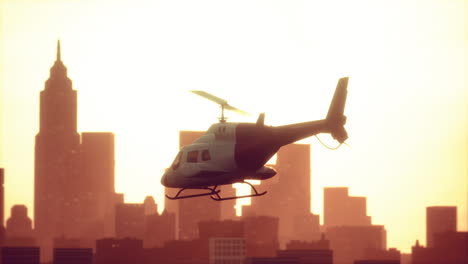 Silhouette-Hubschrauber-Im-Hintergrund-Der-Stadtlandschaft