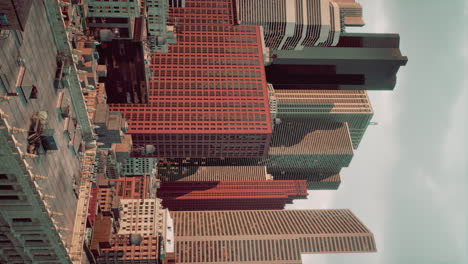 Vertikale-Atemberaubende-Aussicht-Auf-New-York-City-Von-Einem-Dach-In-Der-Innenstadt