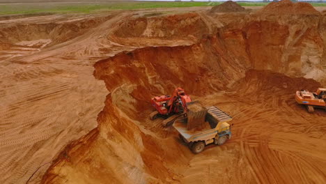 Mining-excavator-working-at-sand-quarry.-Mining-industry