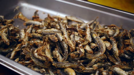 Small-fried-fish-on-a-big-plate.-Street-food.-Tasty-seafood-taken-by-chef