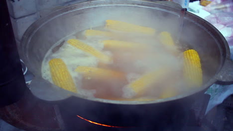 Corn-boiled-in-pan.-Street-food.-Cooking-sweet-corn-in-boiled-water