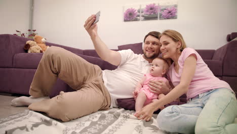 Happy-family-making-selfie-at-home.-Father-take-photo-with-wife-and-daughter