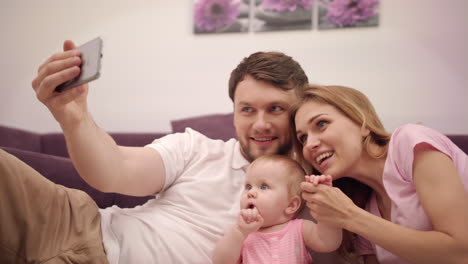 Selfie-photo-in-family-home.-Man-taking-photo-with-happy-family