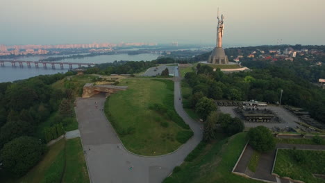 Statue-Mother-Motherland-Kiev-city.-Eternal-flame-in-park-Second-World-War