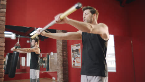 Fitness-man-training-with-crossbar-in-gym.-Sport-man-using-crossbar-for-workout