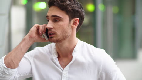Closeup-man-talking-on-phone-outside.-Man-discussing-business-on-phone-outdoor