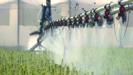 Ausrüstung-Für-Die-Landschaftsbewässerung.-Automatisches-Bewässerungssystem-Für-Gewächshäuser