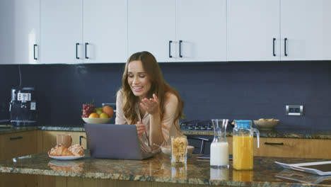 Business-woman-talking-at-computer-in-kitchen.-Closeup-smile-lady-having-chat