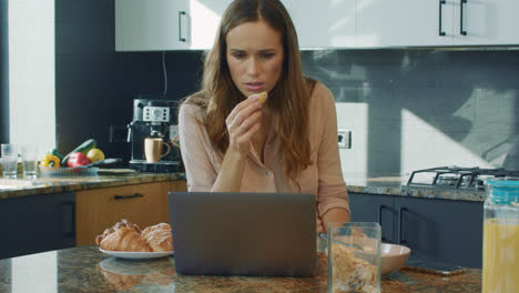 Business-woman-watching-video-in-luxury-kitchen.-Woman-getting-bad-news.