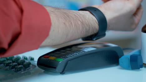 Contactless-payment-with-smartwatch.-Paying-for-drugs-with-nfc-technology