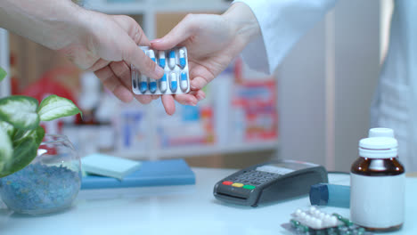 Mobile-NFC-Zahlung-Für-Medizinische-Pillen.-Apotheker-Verkaufen-Pillen