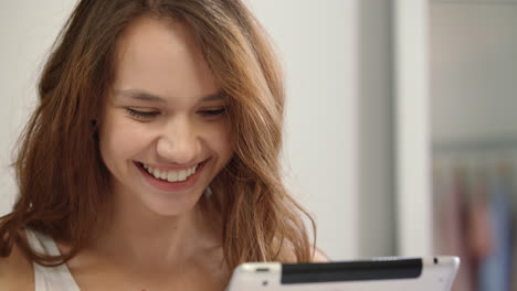 Happy-woman-face-looking-tablet-computer.-Smiling-woman-with-tablet