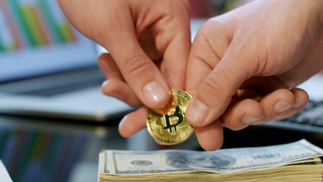 Bitcoin-Handelsgeschäft.-Kauf-Von-Kryptowährung-Gegen-Bargeld