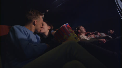 Love-couple-kissing-in-cinema.-Romantic-couple-embracing-in-movie-theatre