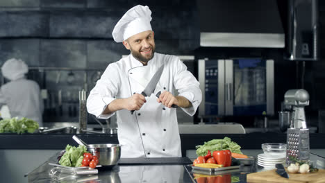 Chef-man-preparing-to-cook-at-kitchen-restaurant.-Male-chef-posing-with-knives