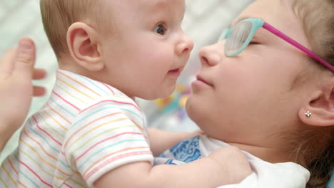 Happy-sister-kissing-baby-brother.-Close-up-of-girl-kiss-cute-baby-boy