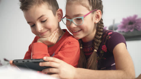 Happy-kids-watching-cartoon-on-smartphone.-Children-looking-at-mobile-phone
