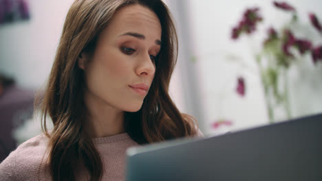 Tired-woman-face-looking-laptop-screen.-Portrait-of-business-woman-work-online