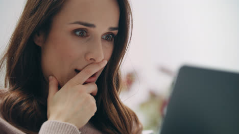 Shocked-woman-face-looking-at-laptop-screen.-Woman-video-call-at-computer