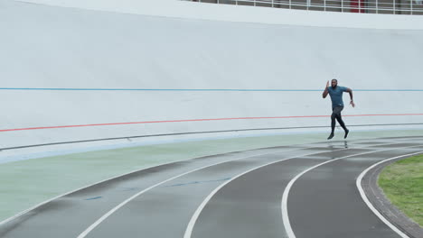 Sportsman-starting-to-run-on-sports-track.Man-in-sportswear-jogging-on-racetrack