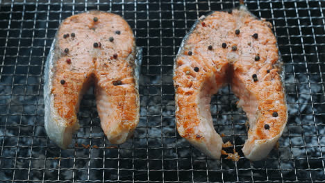 Grilled-salmon-steaks-on-bbq-grill.-Close-up-grilling-salmon-fillet-on-charcoal