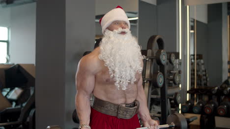 Sexy-santa-training-in-fitness-center.-Energetic-fit-man-workout-in-sport-club