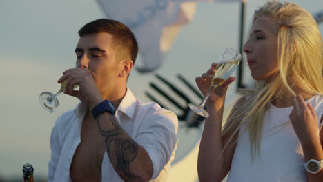 Beautiful-young-people-drinking-champagne-on-yacht.-Luxury-vacation-on-boat