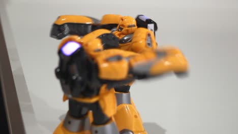 Yellow-robots-boxing.-Close-up-of-battle-robot.-Two-robot-fight